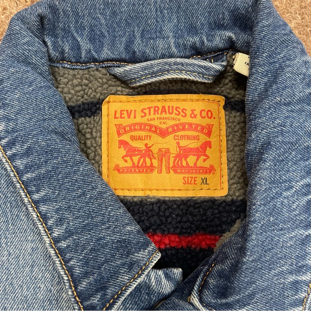 LEVIS Sherpa ❄️❄️ - Picture 2 of 7